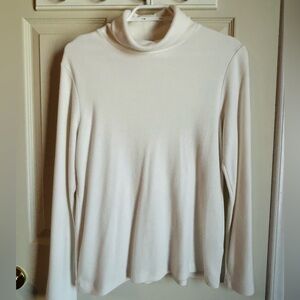 Uniqlo HEATTECH Off White Women's Turtleneck T-Shirt